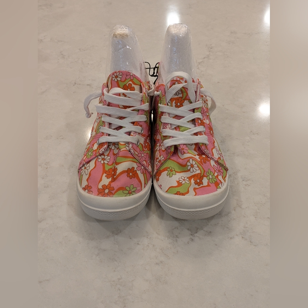 Women's Sneakers Size 8